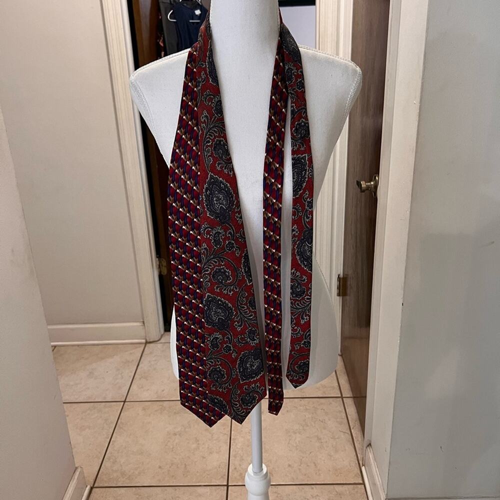 Oscar de la Renta lot of two men’s neck ties red and blue,  red and black print